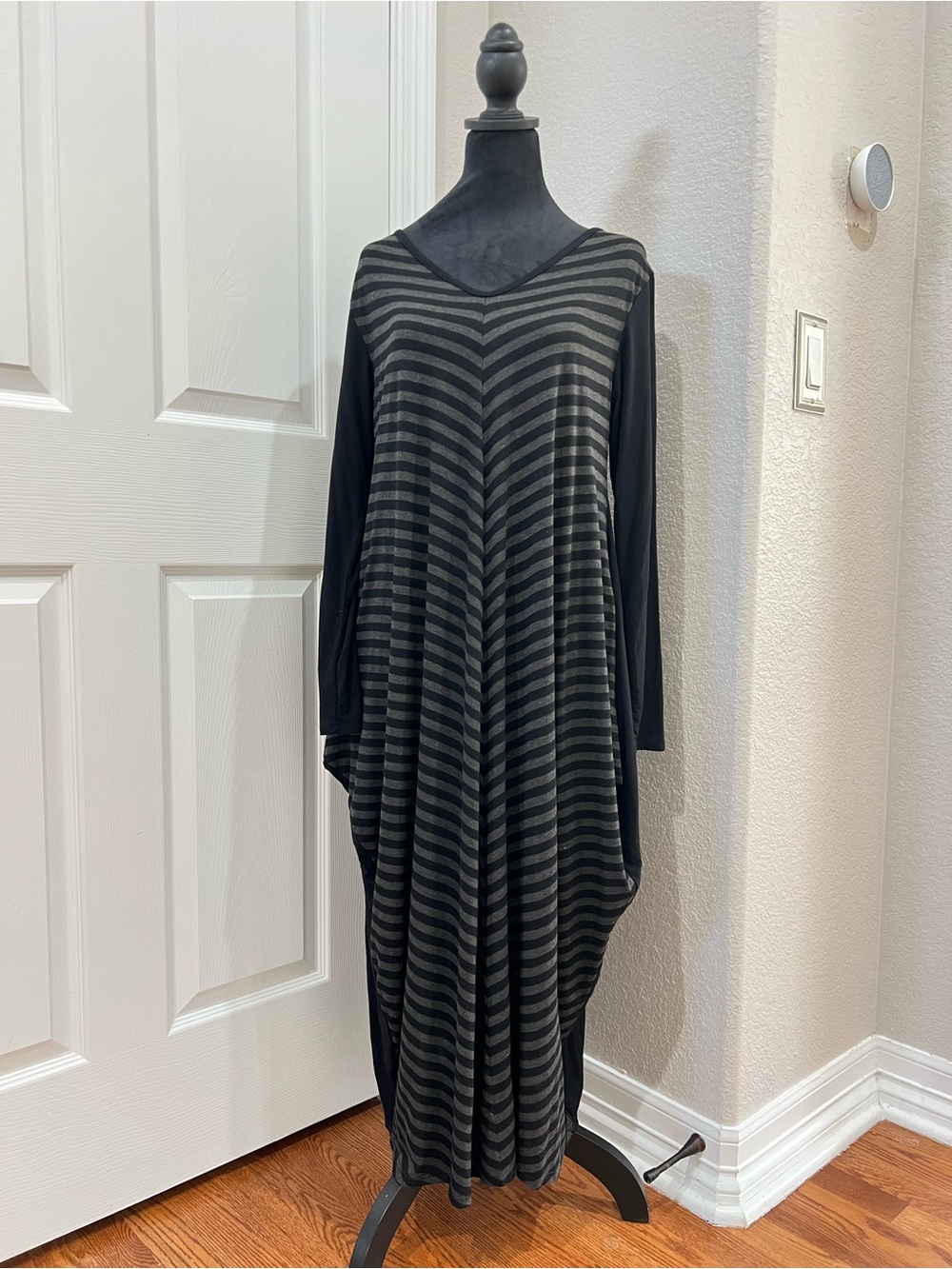 CIELO BLU Blqck Gray Striped Maxi Dress Medium Oversized Loose Boho Stretched